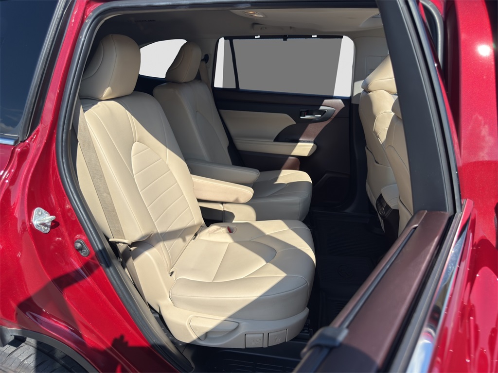 2022 Toyota Highlander XLE photo 19