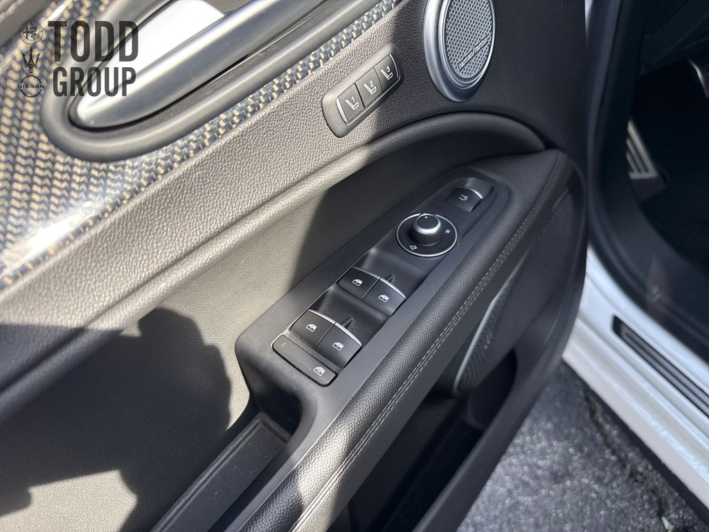 2018 Alfa Romeo Stelvio Quadrifoglio photo 18