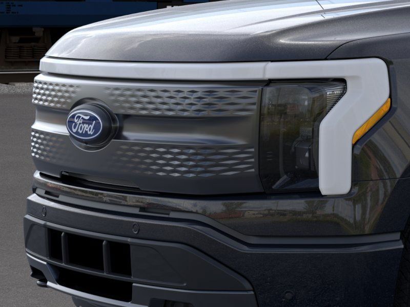 2025 Ford F-150 Lightning photo 17