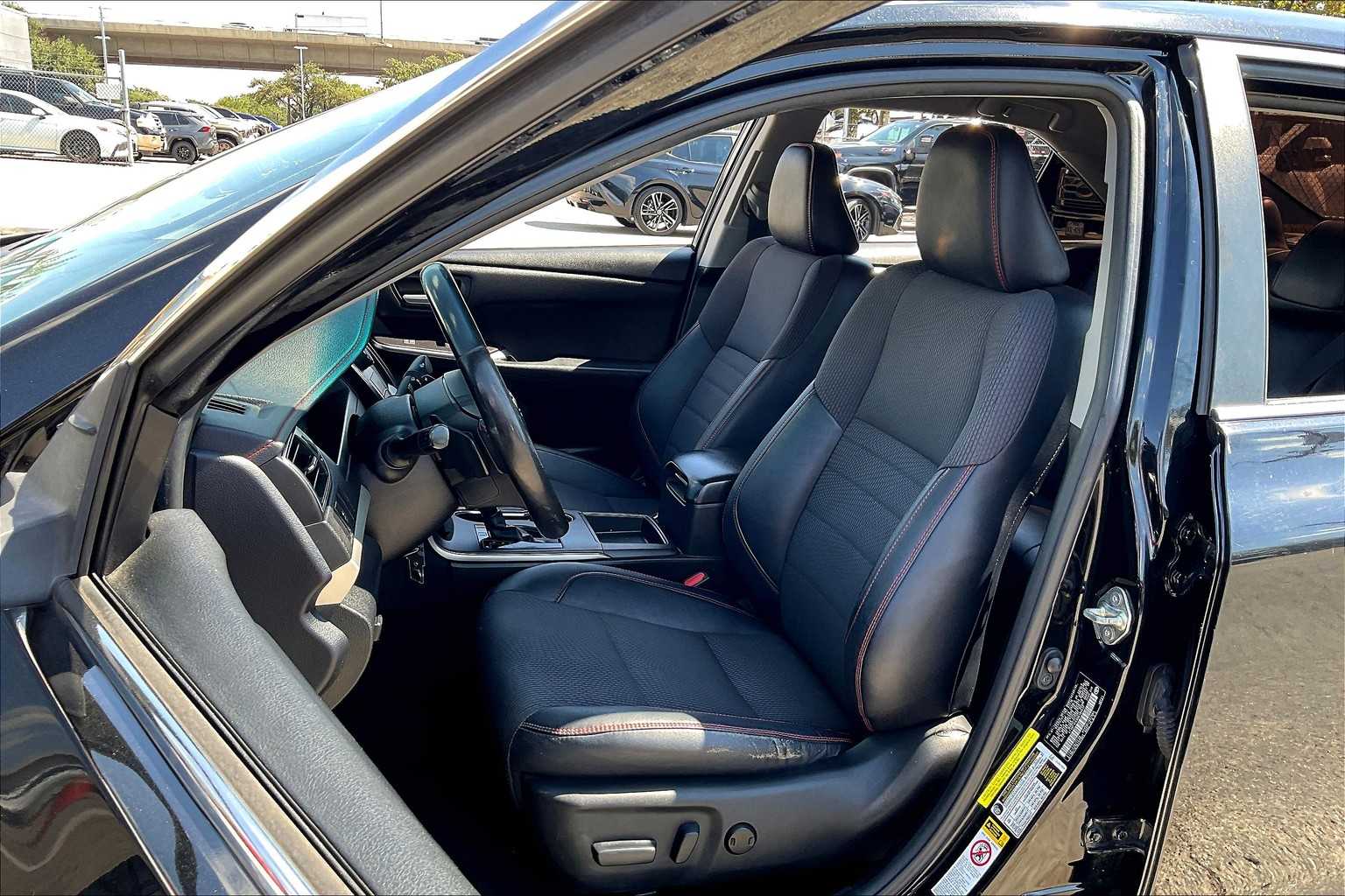 2016 Toyota Camry SE photo 7