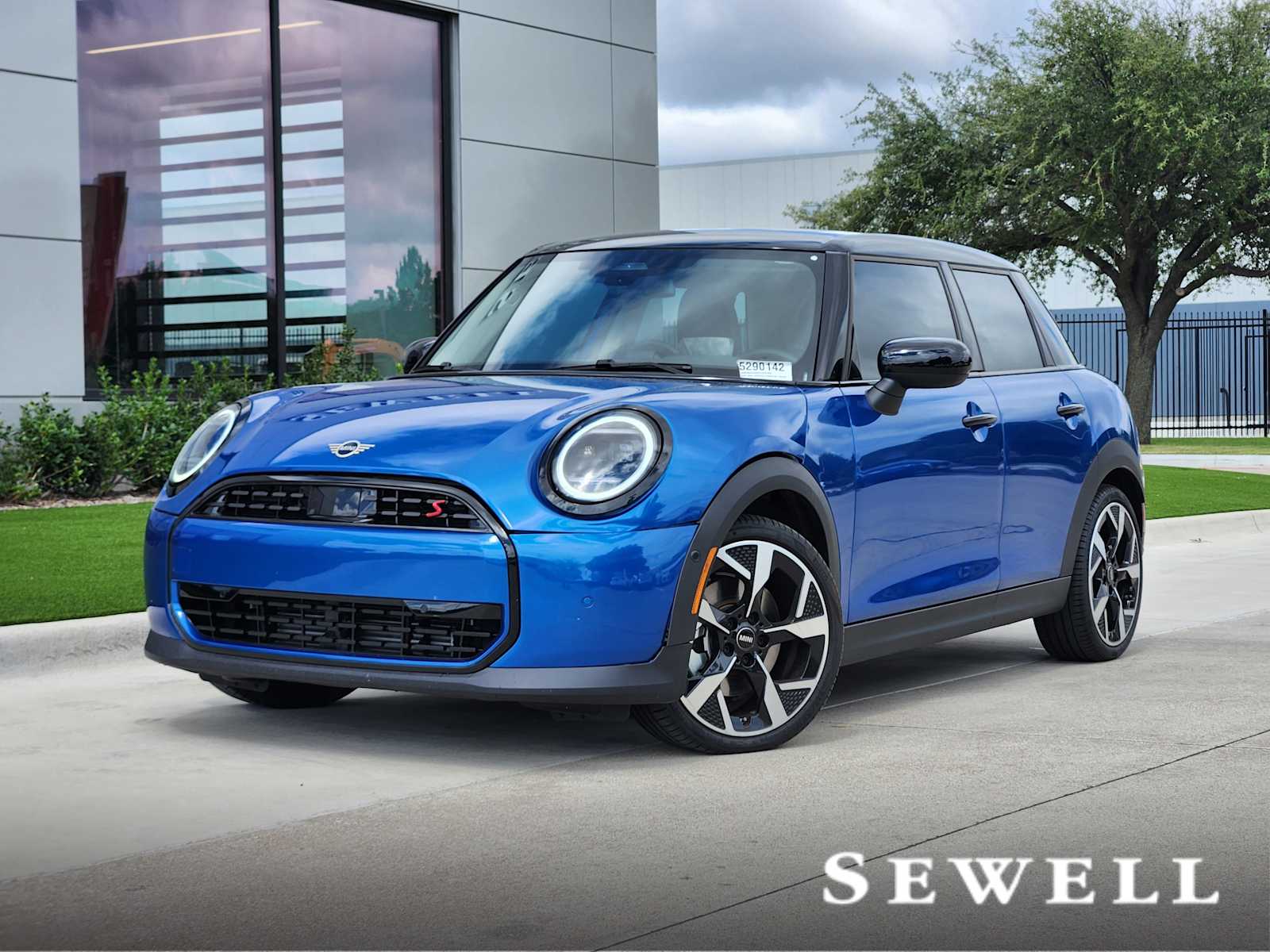 2025 MINI Hardtop 4 Door S's photo
