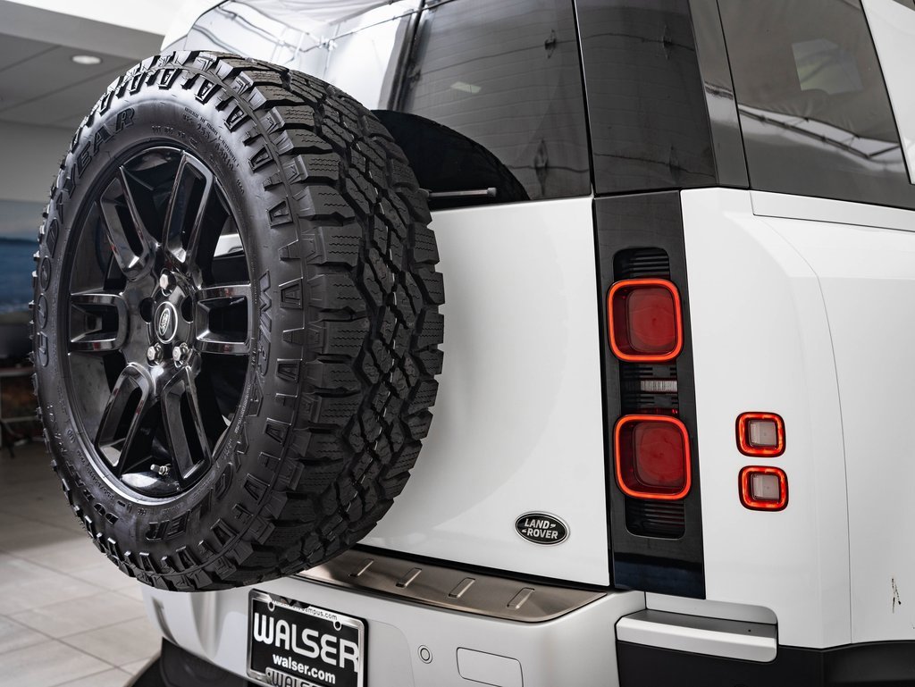 2020 Land Rover Defender 110 HSE photo 11