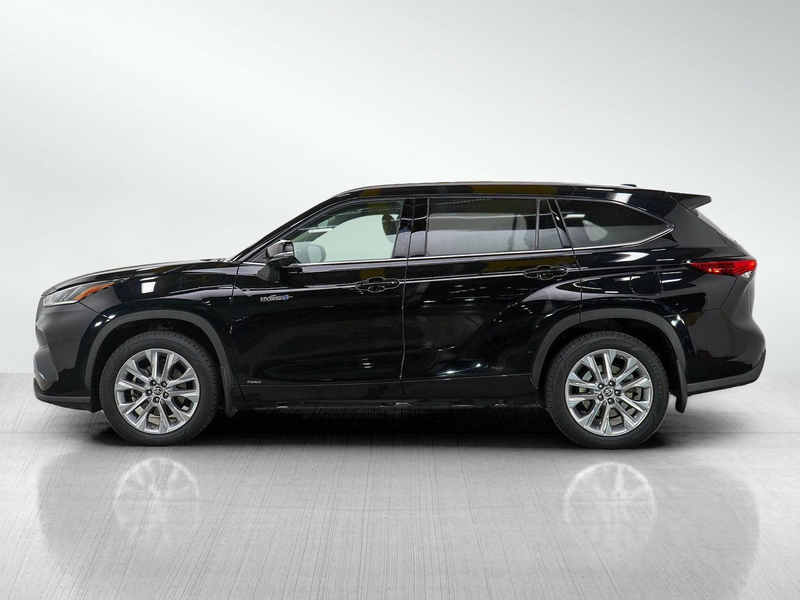 Used 2021 Toyota Highlander Limited with VIN 5TDXBRCH5MS520812 for sale in Bloomington, Minnesota