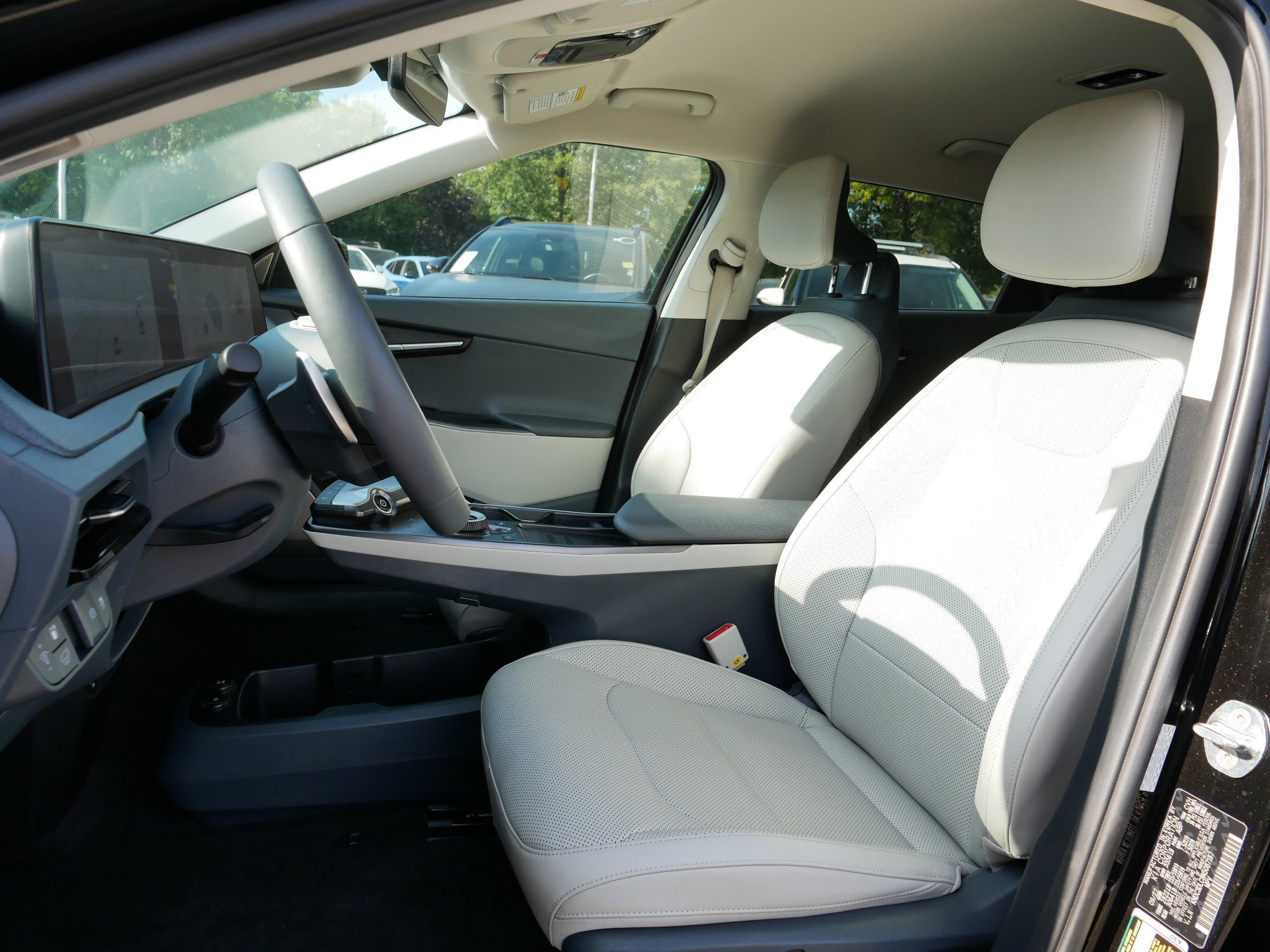 2022 Kia EV6 Wind photo 32