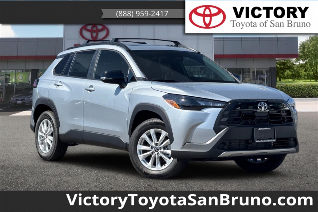 2026 Toyota Corolla Cross LE's photo