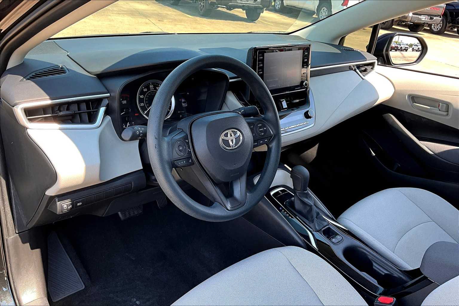 2022 Toyota Corolla LE photo 15