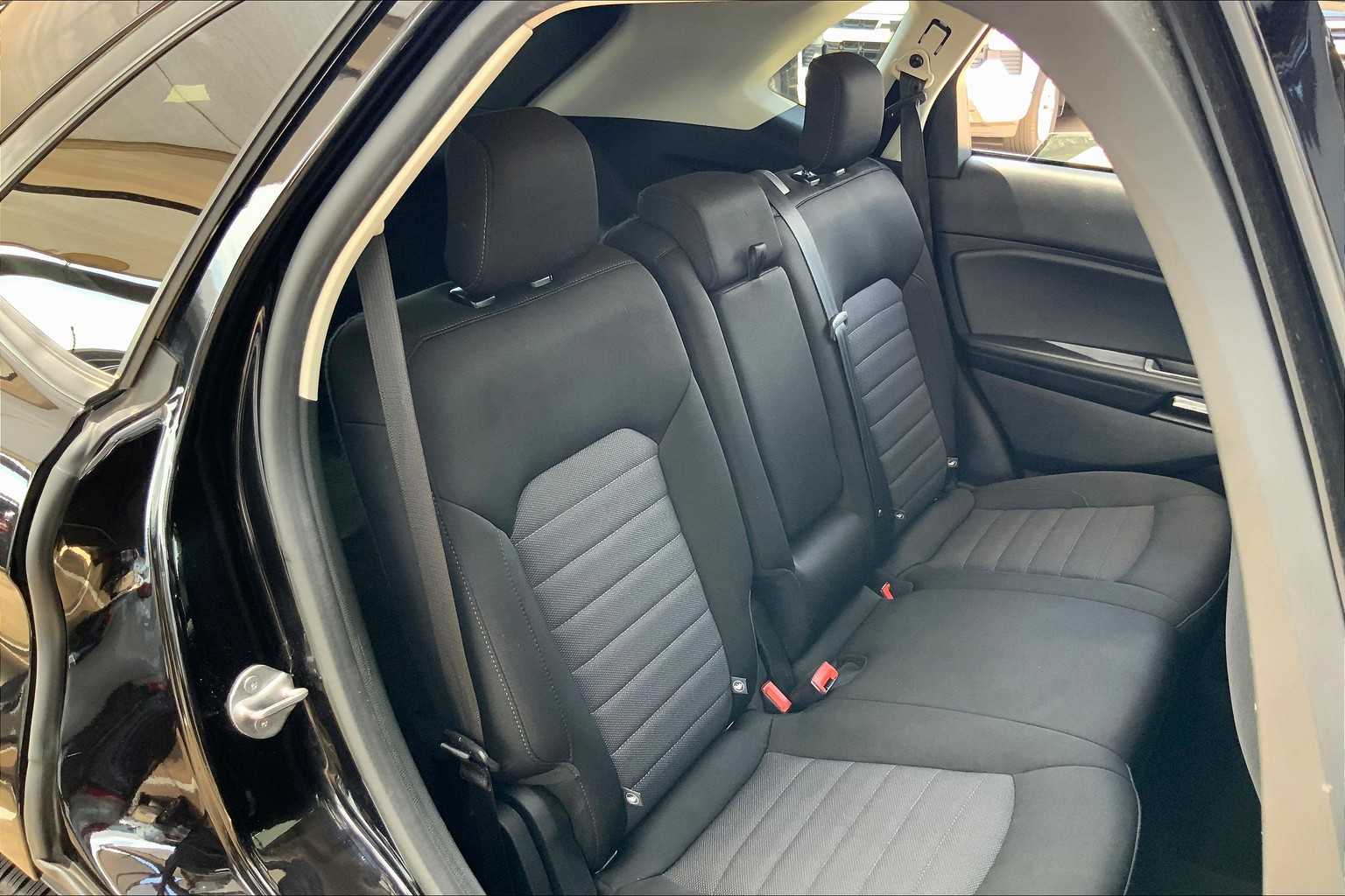 2022 Ford Edge SE photo 32
