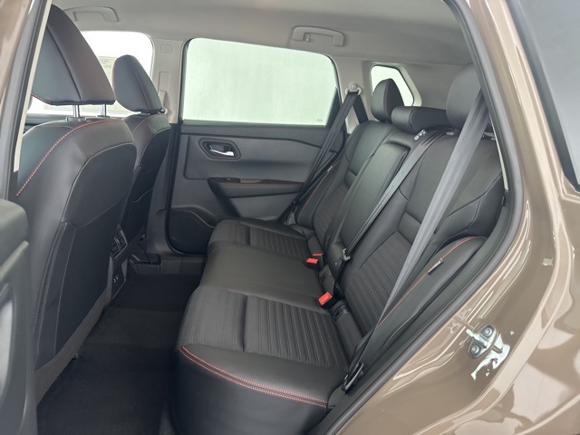 2026 Nissan Rogue SV photo 23