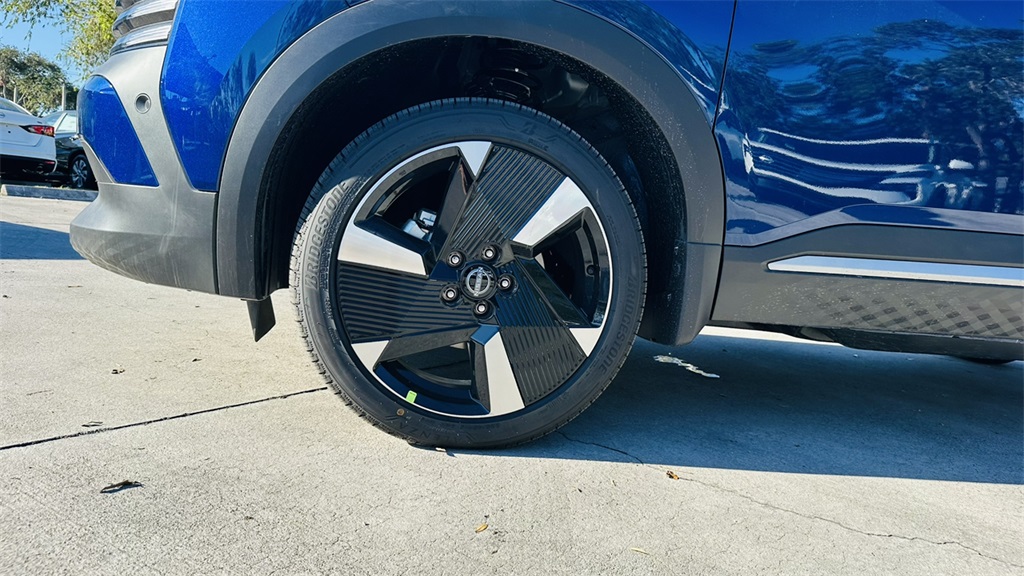 2026 Nissan Kicks SR photo 7