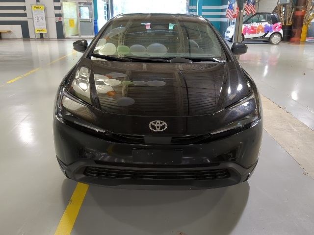 2024 Toyota Prius LE photo 2