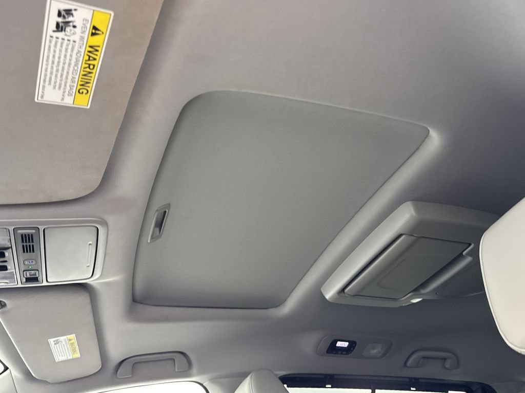 2023 Honda Odyssey Touring photo 28