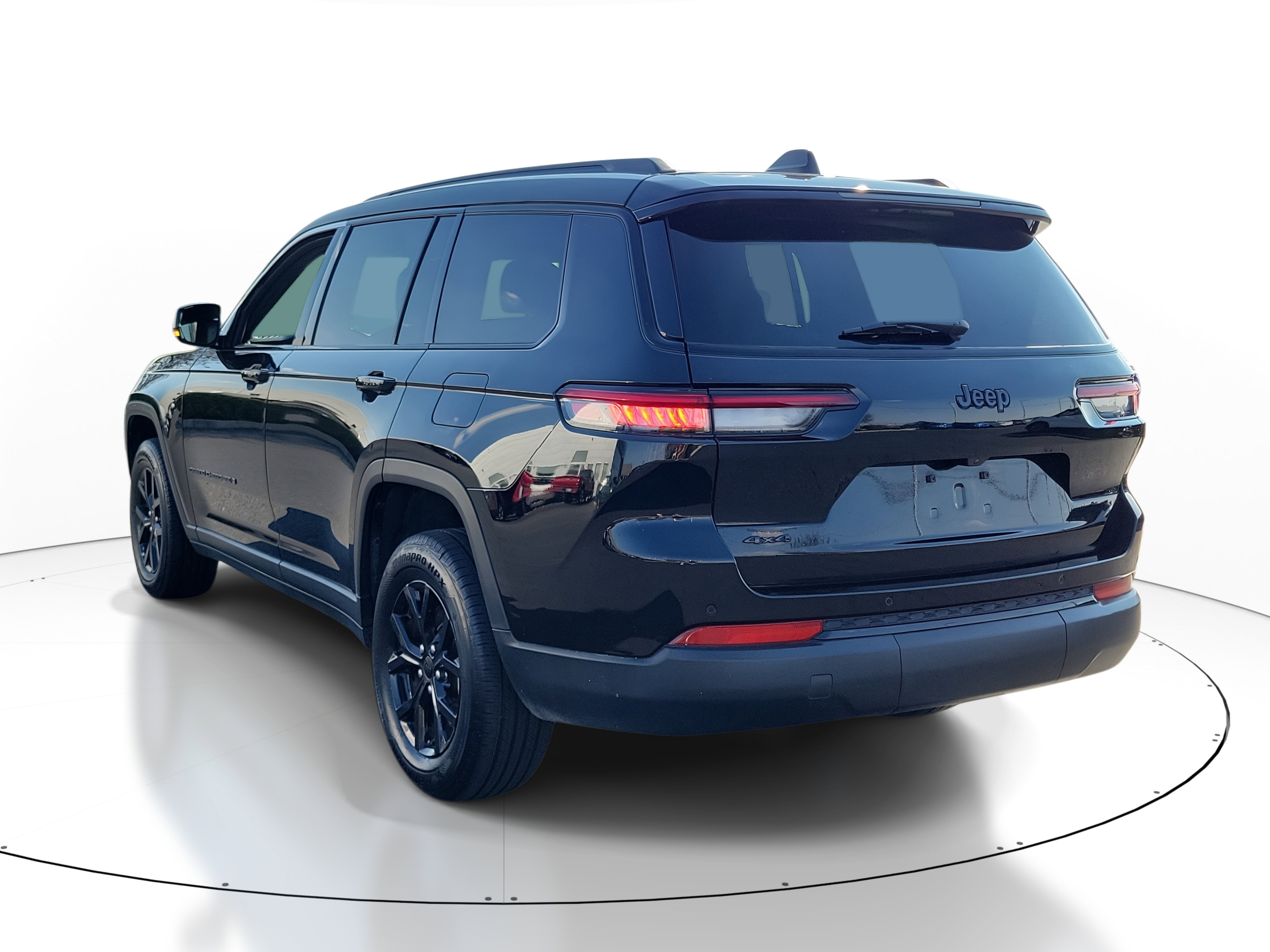 2024 Jeep Grand Cherokee Altitude photo 2