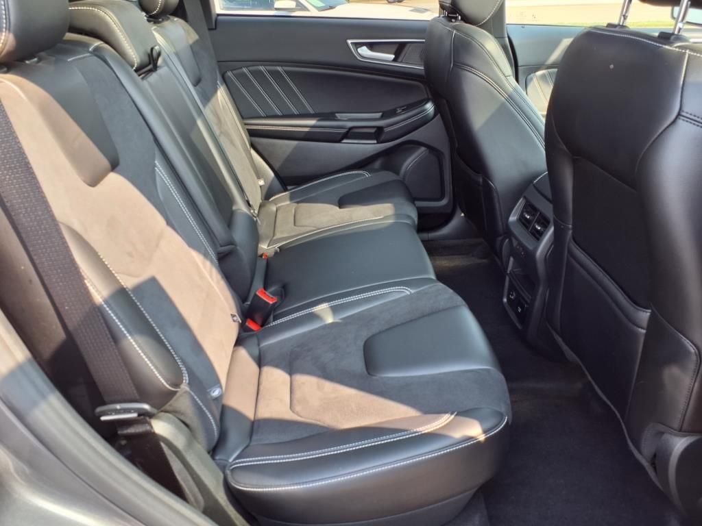 2022 Ford Edge ST photo 11