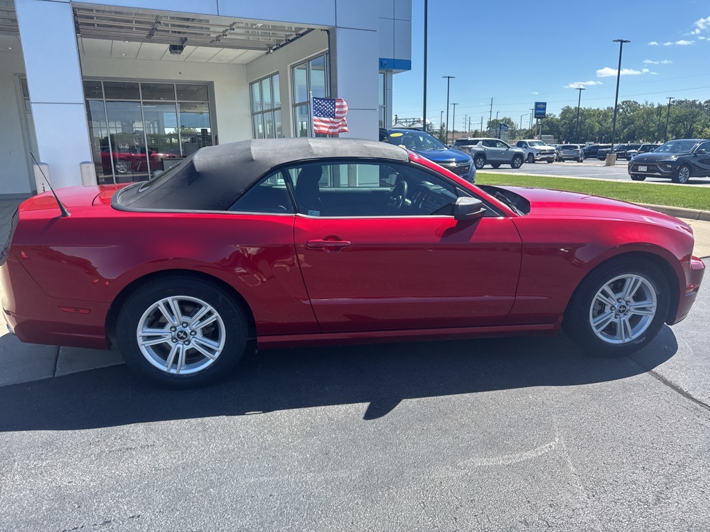 2013 Ford Mustang V6 Convertible photo 8
