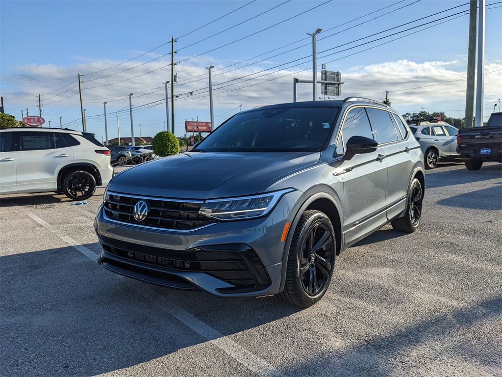 2024 Volkswagen Tiguan SE R-Line Black photo 3