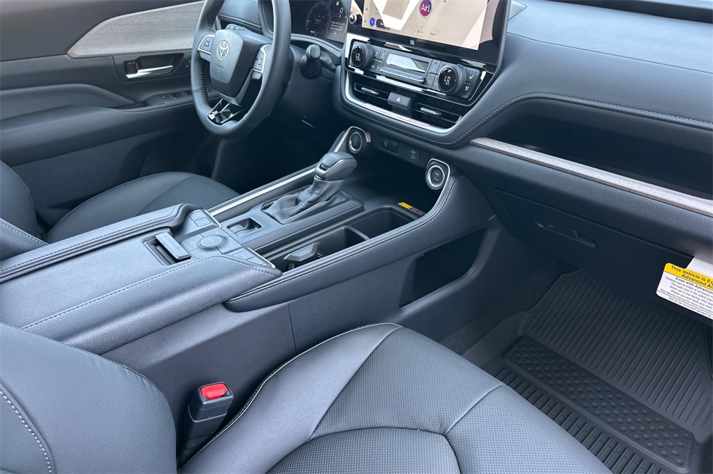 2025 Toyota Grand Highlander Limited AWD photo 16