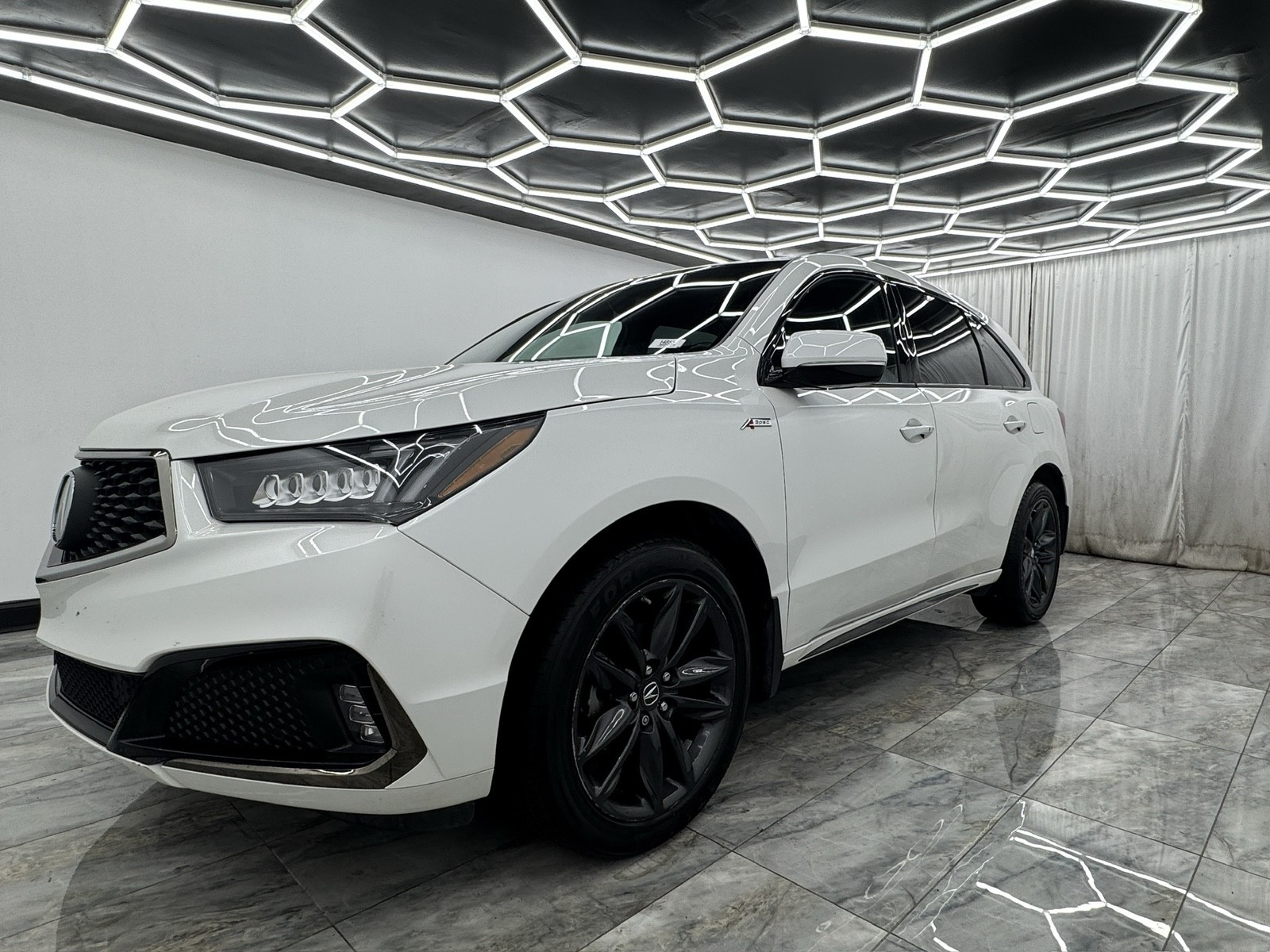 2020 Acura MDX Technology A-Spec photo 3