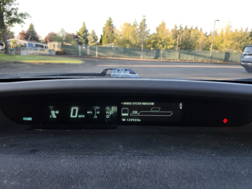 2010 Toyota Prius Three photo 10