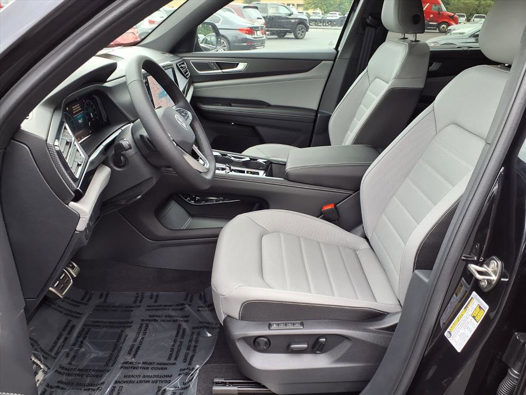 2026 Volkswagen Atlas Cross Sport SEL R-Line photo 2