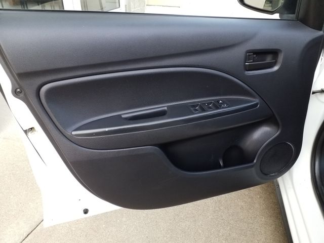 2017 Mitsubishi Mirage ES photo 10