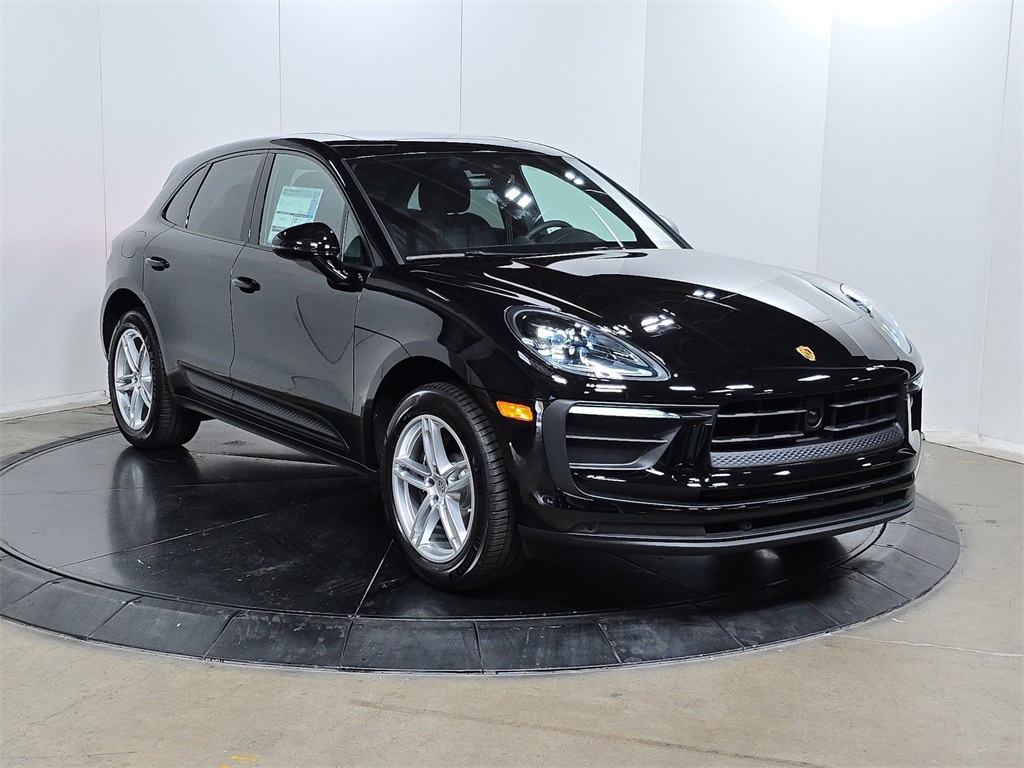 2026 Porsche Macan T photo 2