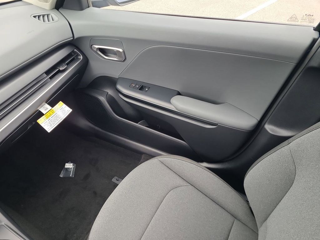 2025 Kia K4 LXS photo 16