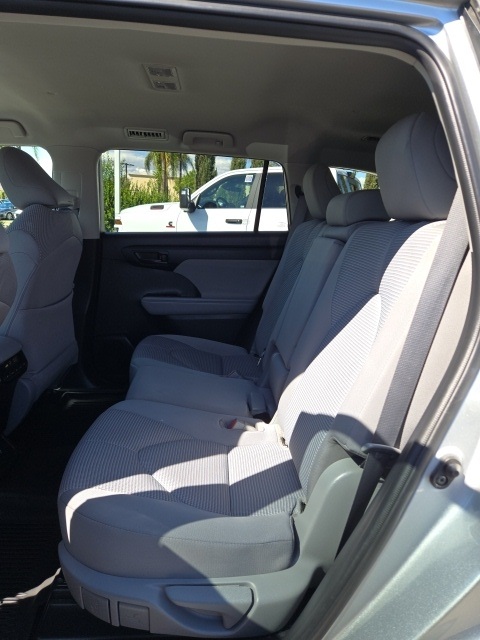 2021 Toyota Highlander L photo 28