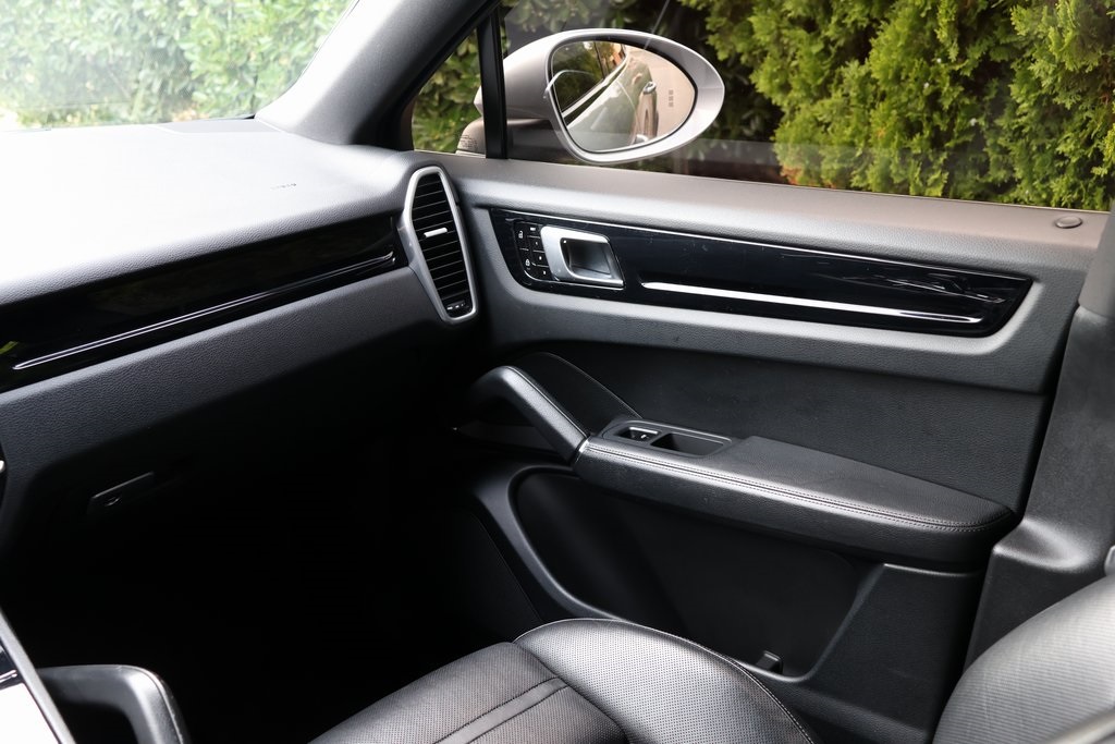 2020 Porsche Cayenne Coupe S photo 15