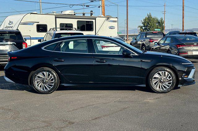 2025 Hyundai Sonata Hybrid Limited photo 3