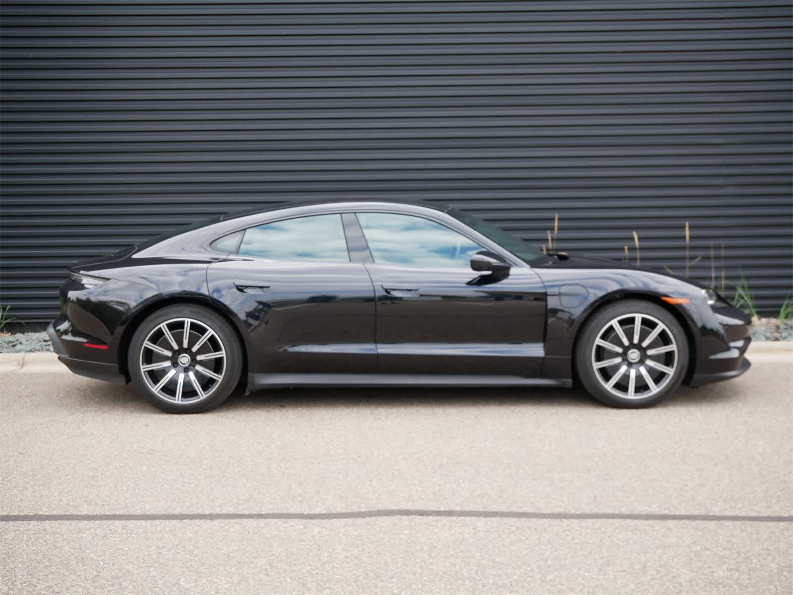 2023 Porsche Taycan photo 20