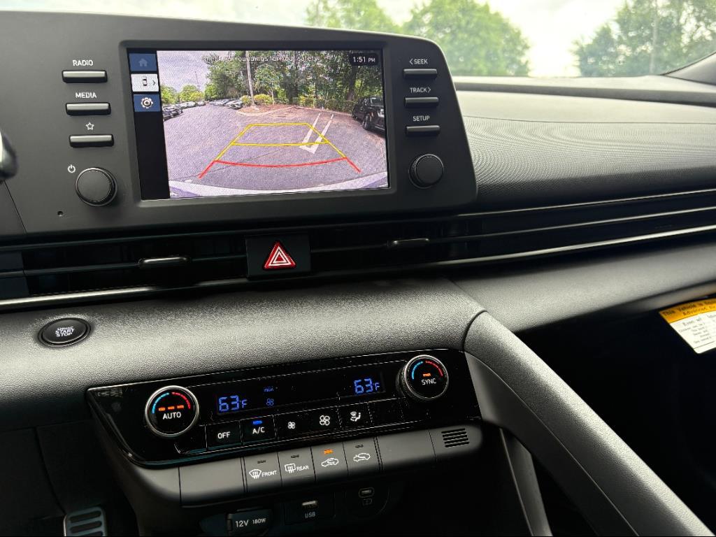 2025 Hyundai Elantra SEL Sport photo 3