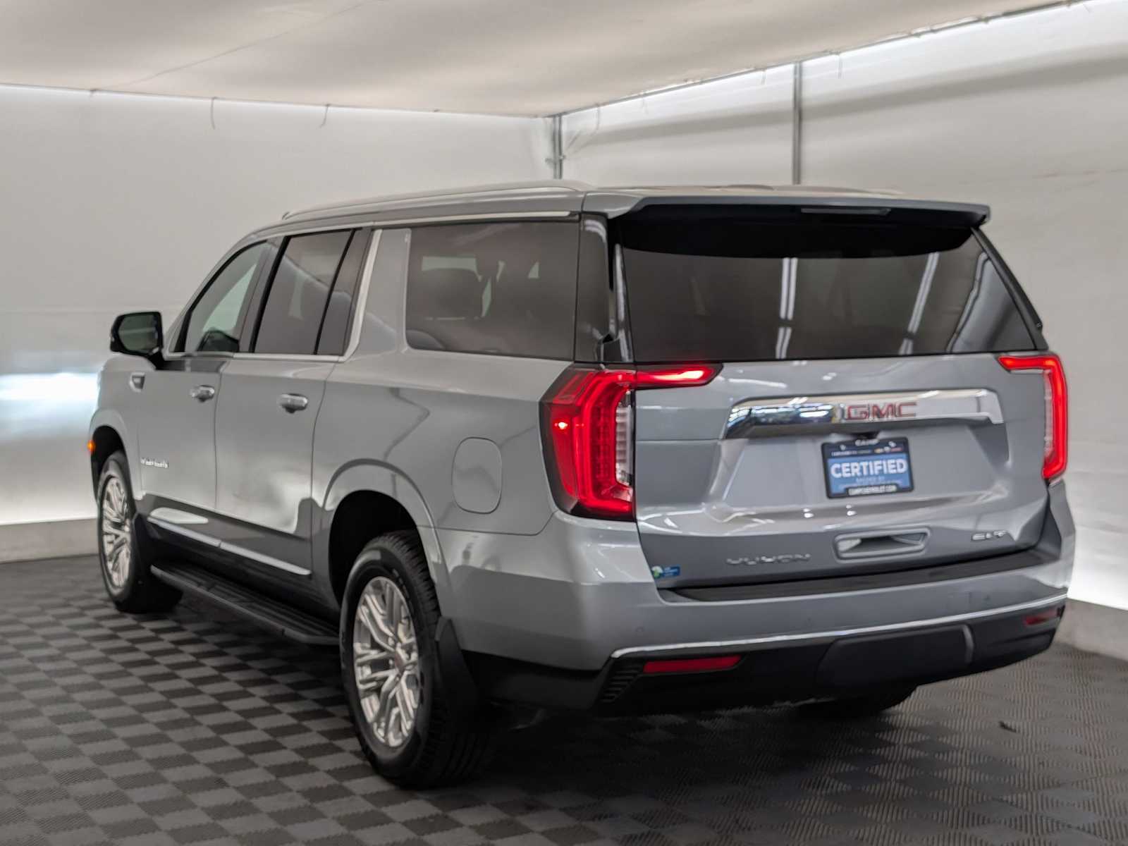 2024 Gmc Yukon XL SLT photo 3