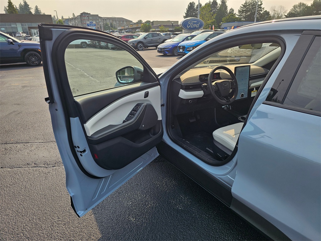 2025 Ford Mustang Mach-E Premium photo 18