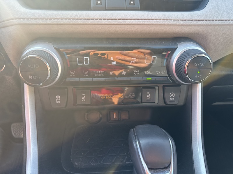 2021 Toyota RAV4 XLE Premium photo 15