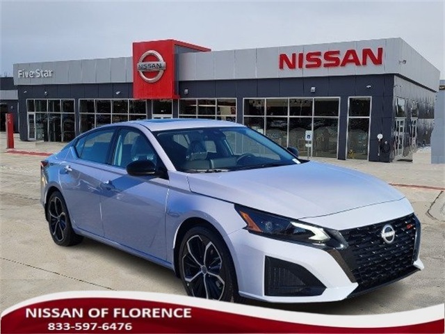 2025 Nissan Altima SR's photo