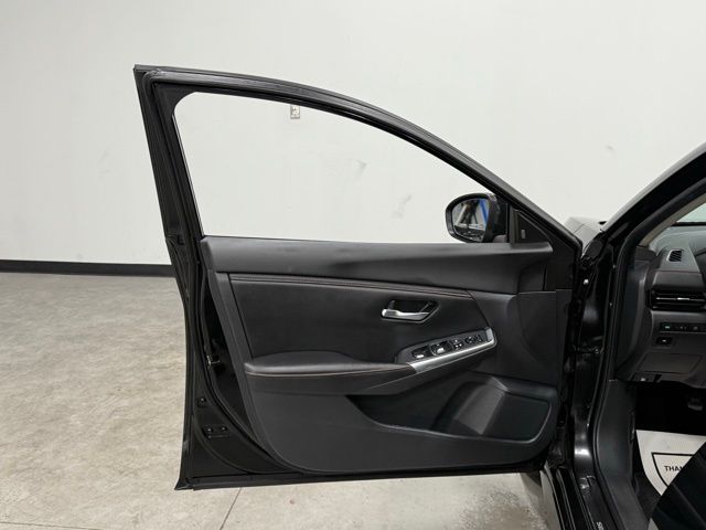 2023 Nissan Sentra SR photo 9