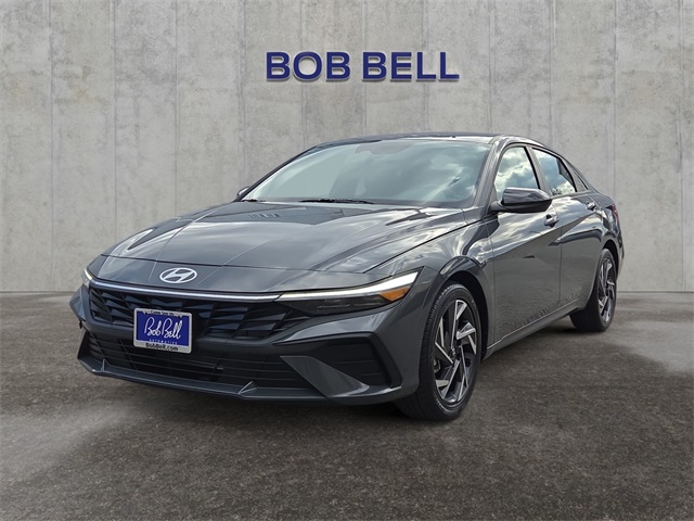 2025 Hyundai Elantra SEL's photo