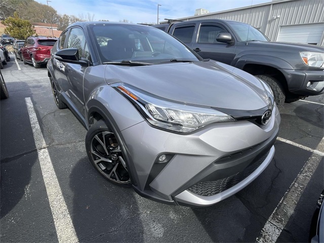 2020 Toyota C-HR XLE's photo