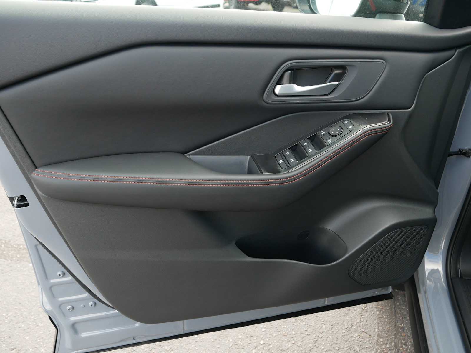 2026 Nissan Rogue SV photo 9