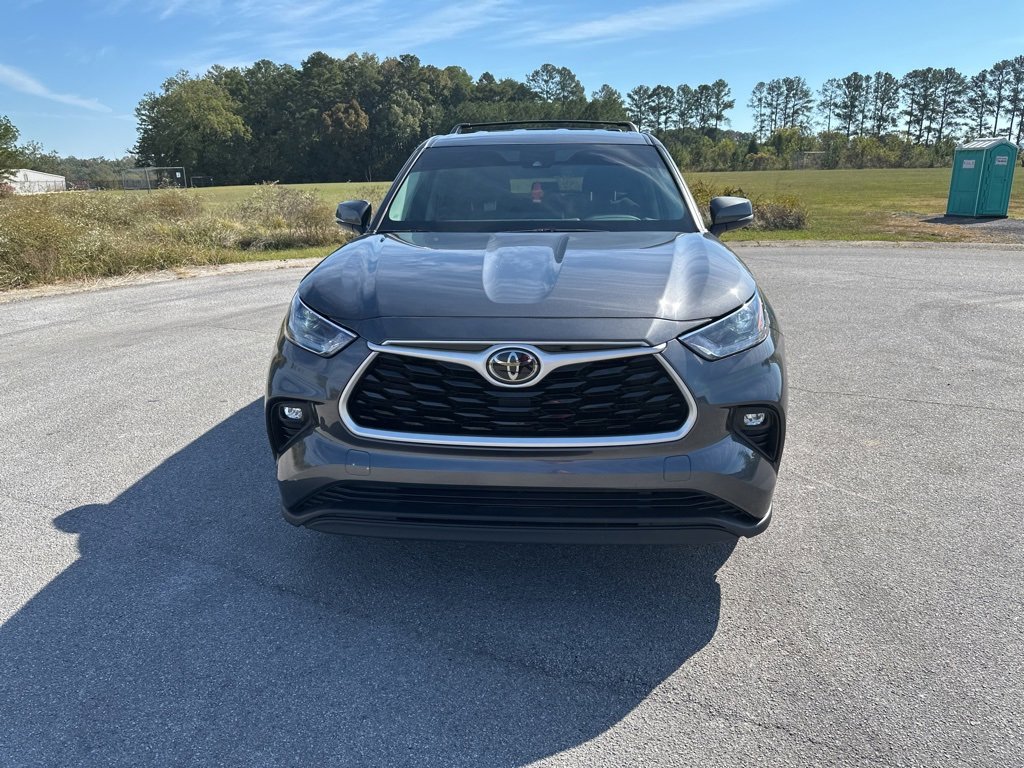 2021 Toyota Highlander LE photo 3