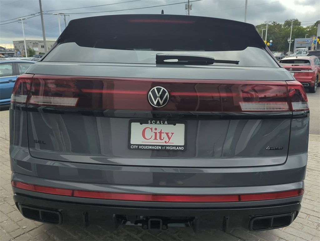 2026 Volkswagen Atlas Cross Sport SEL R-Line photo 2