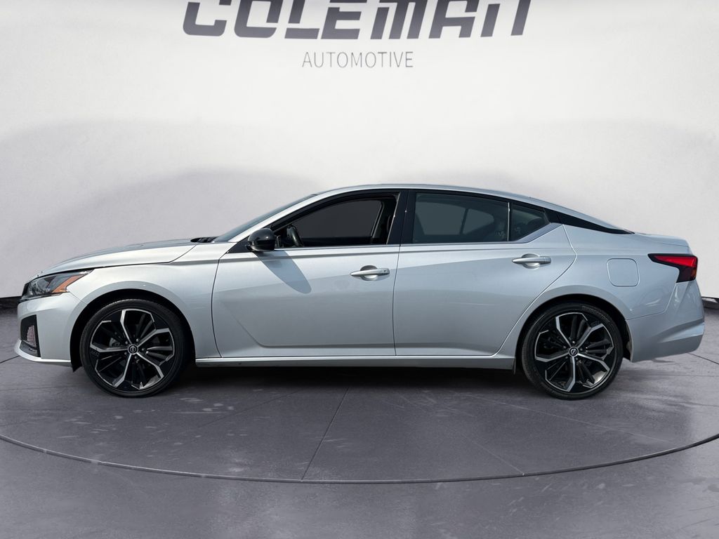 2024 Nissan Altima 2.5 SR photo 2