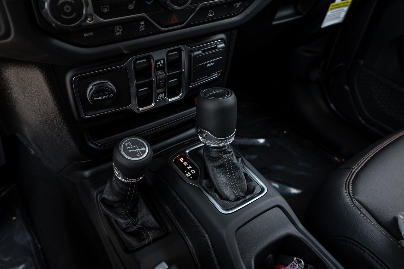 2025 Jeep Gladiator Sport photo 25