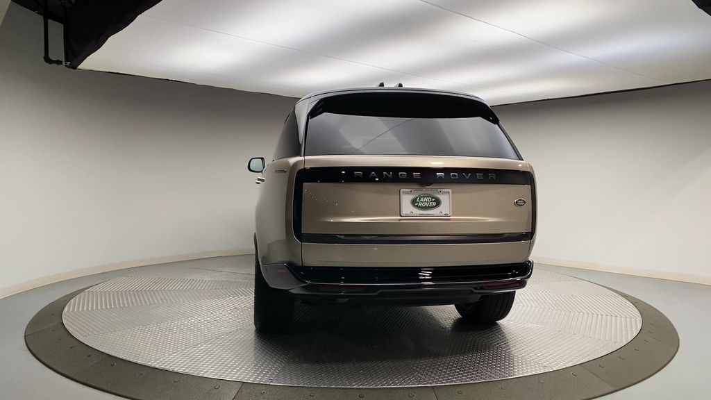 2023 Land Rover Range Rover SE photo 6