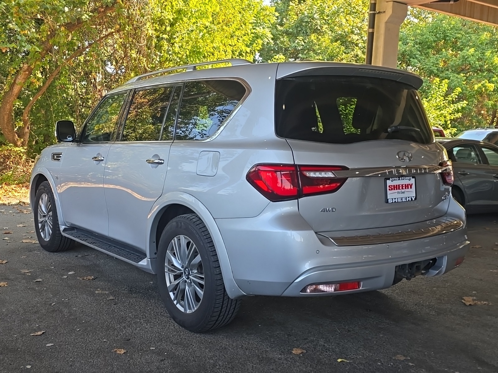 2020 Infiniti QX80 Luxe photo 3