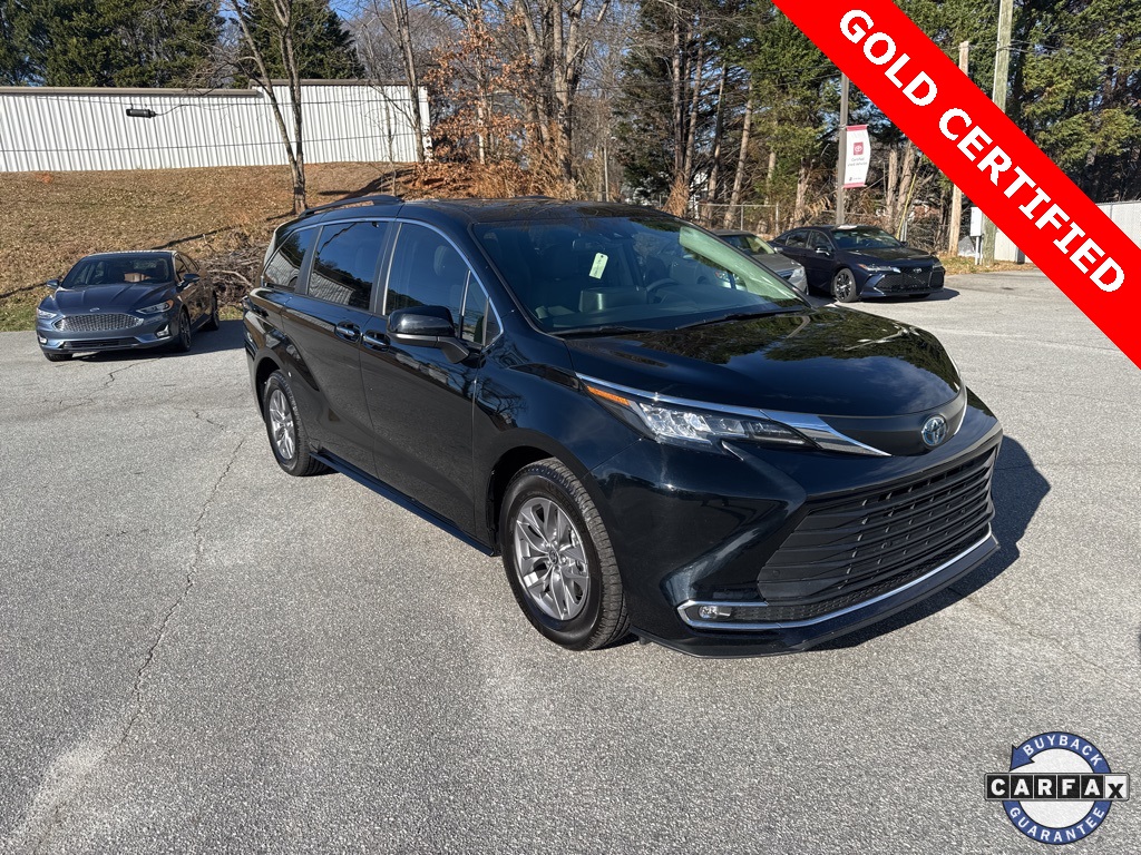2023 Toyota Sienna XLE's photo
