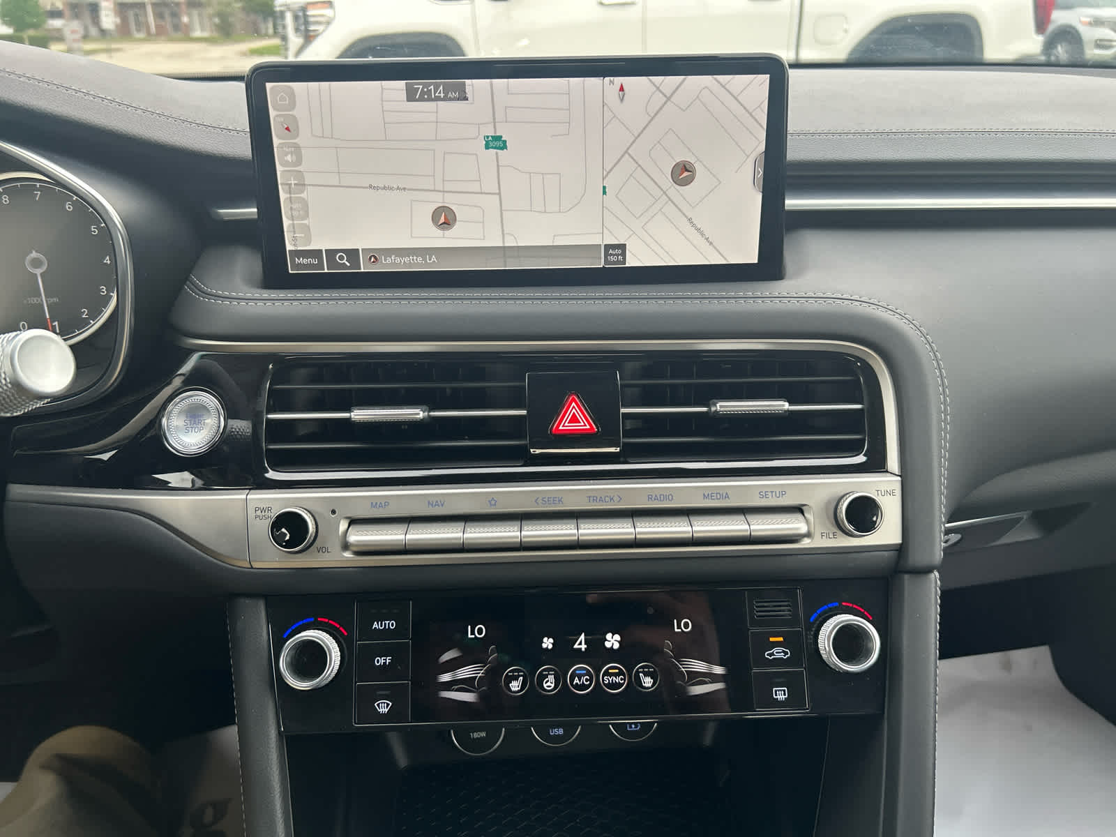 2025 Genesis G70 2.5T photo 19