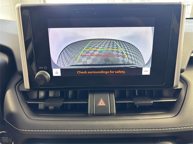 2024 Toyota RAV4 XLE photo 19