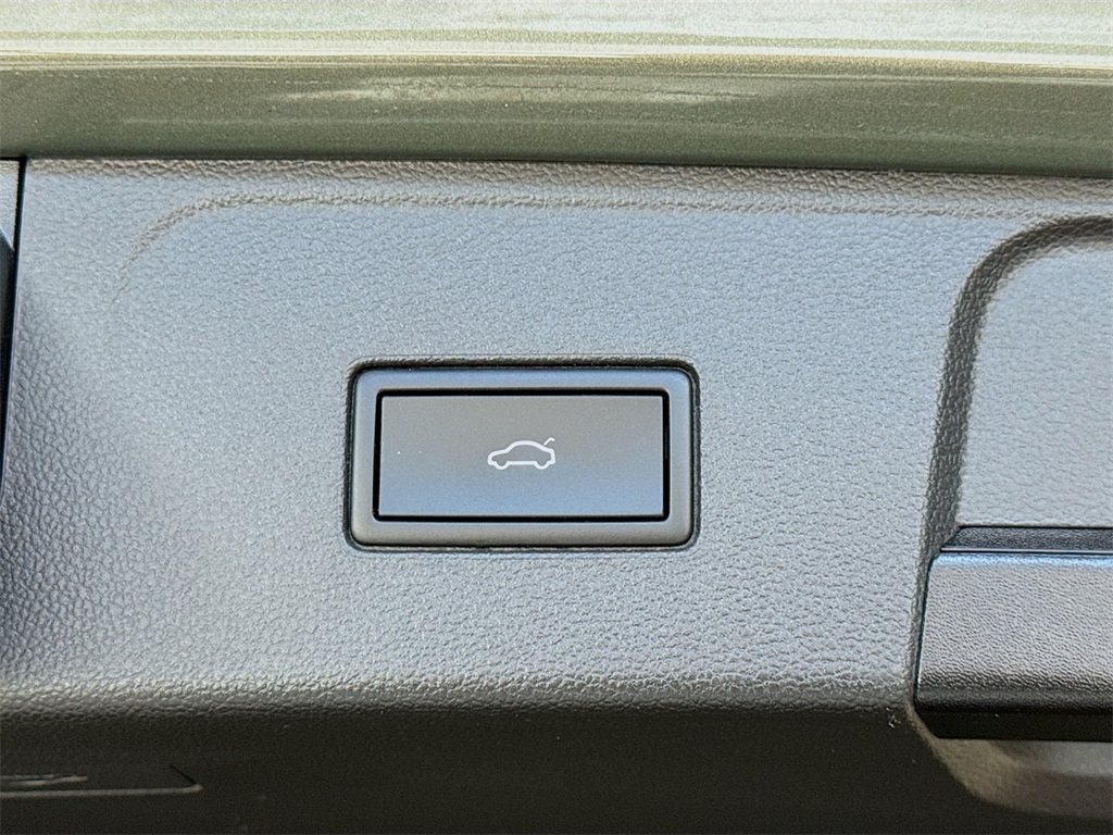 2024 Volkswagen Atlas Peak Edition SEL photo 22