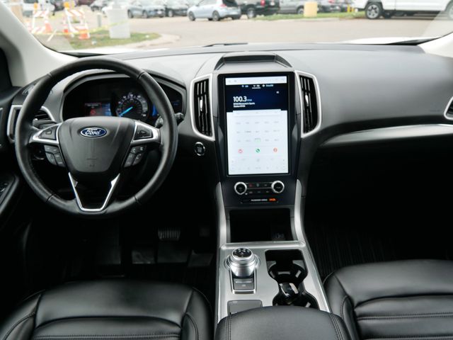 2022 Ford Edge SEL photo 7